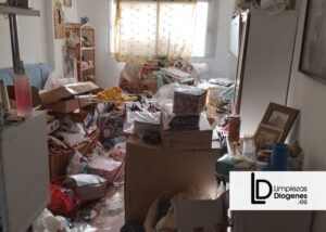 limpieza de piso alquilado con basura